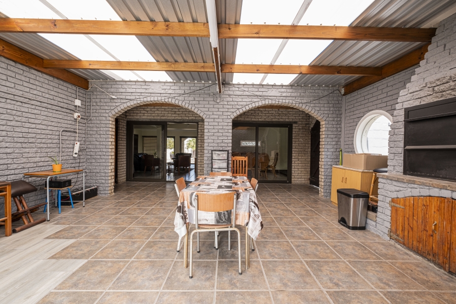 6 Bedroom Property for Sale in Jagtershof Western Cape